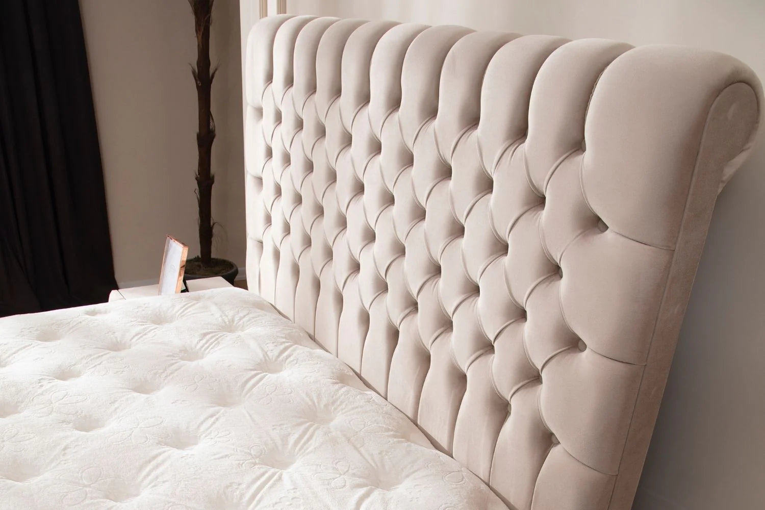 Lit Coffre LUNA BEIGE - Velours Capitonné