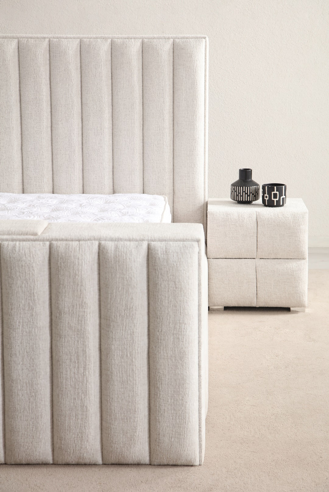 Lit Coffre TV Intégré CRAFTY BLANC CASSÉ - Chenille