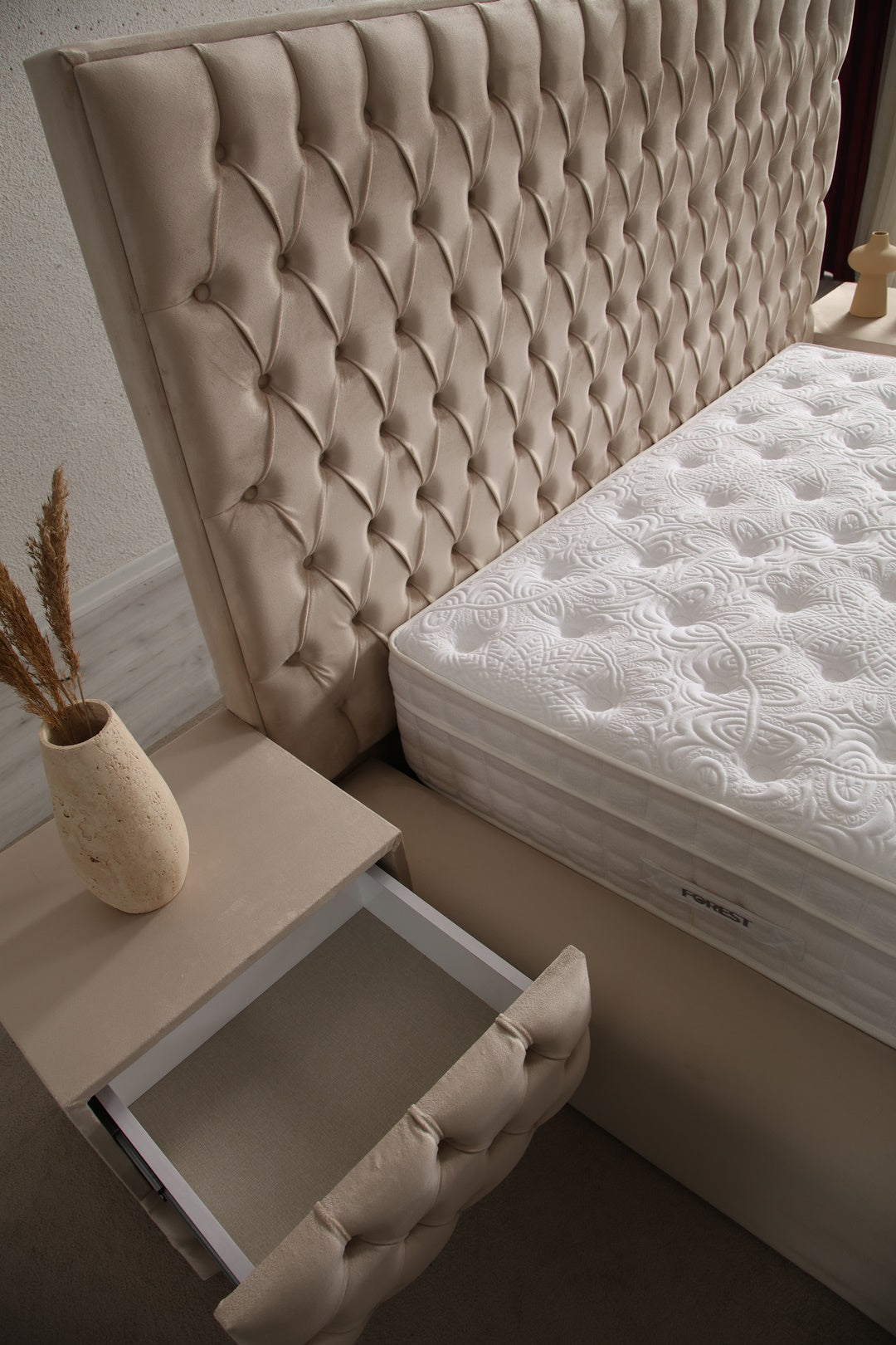 Lit Coffre TV Intégré CAPITY BEIGE - Velours