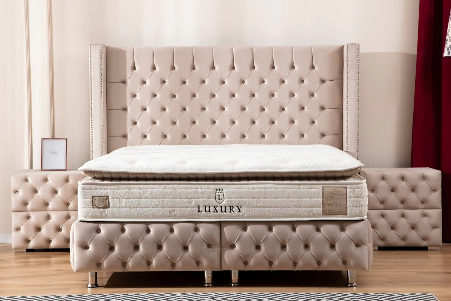 Lit Coffre CLOUTÉ BEIGE - Velours Capitonné