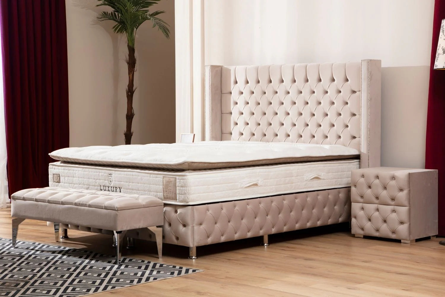 Lit Coffre CLOUTÉ BEIGE - Velours Capitonné